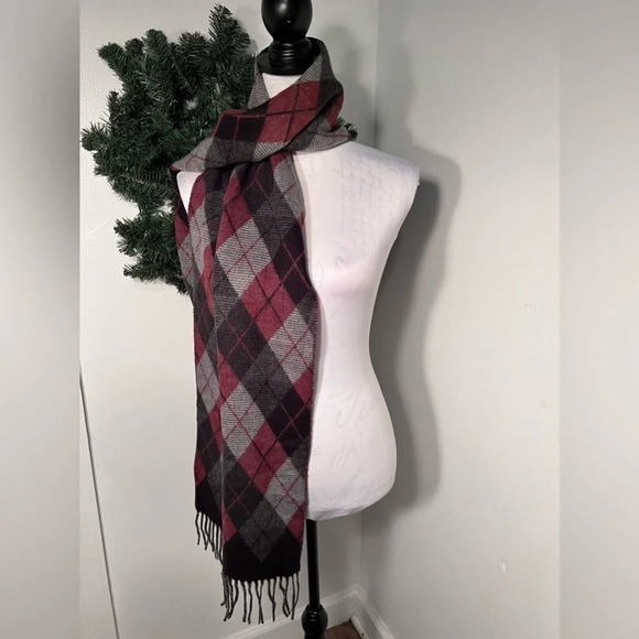 Cashmink by V.FRAAS, Burgundy & Gray undertone argyle pattern scarf w/fringe end - Picture 2 of 6